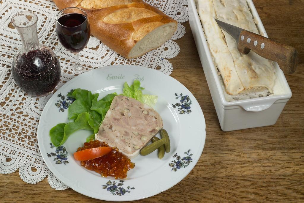 Hotel Restaurant Emile Job Montmerle-sur-Saone Екстериор снимка