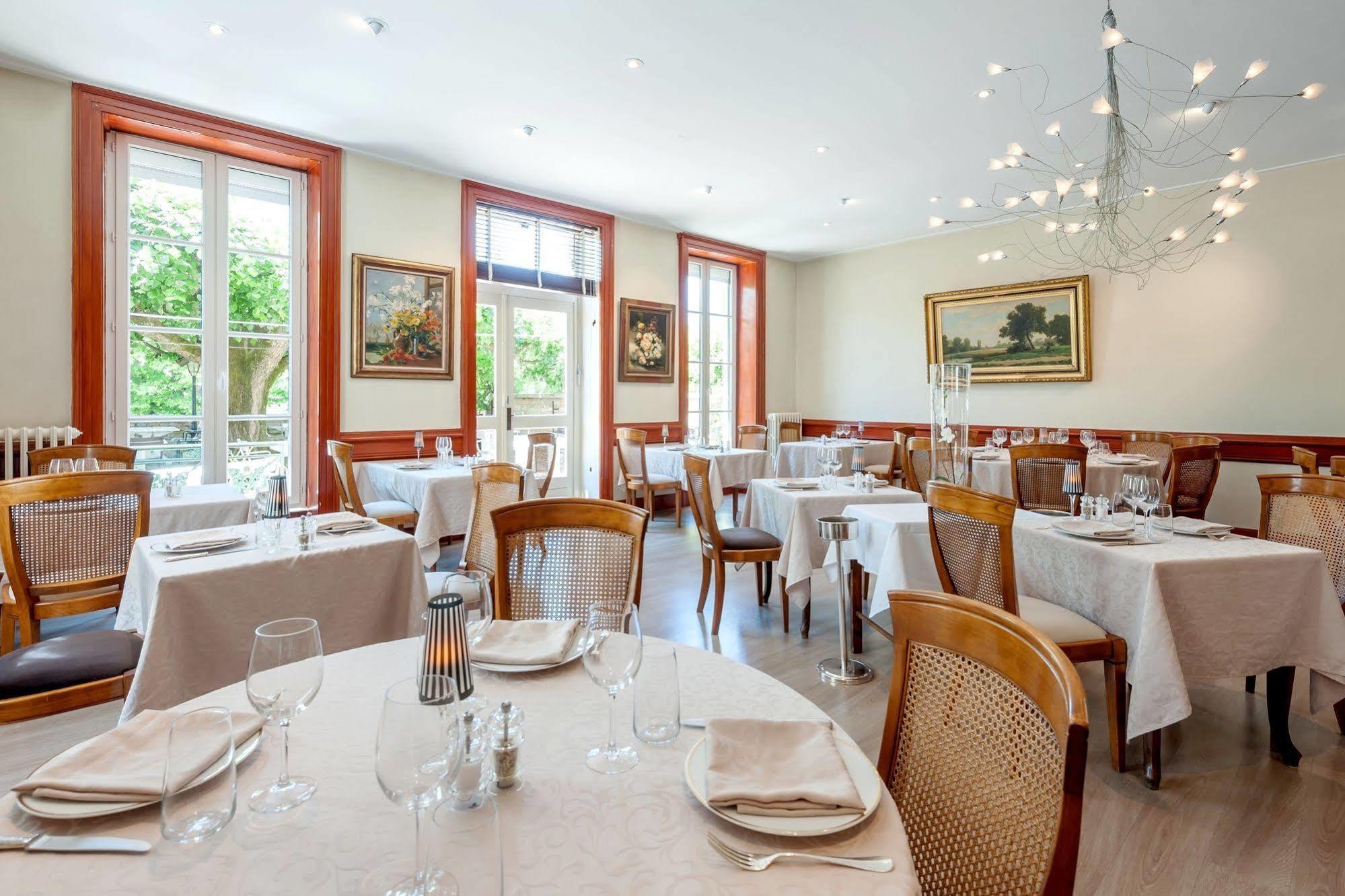 Hotel Restaurant Emile Job Montmerle-sur-Saone Екстериор снимка