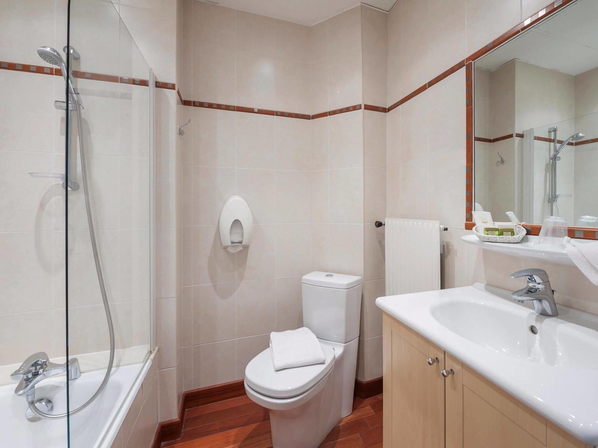 Hotel Restaurant Emile Job Montmerle-sur-Saone Екстериор снимка