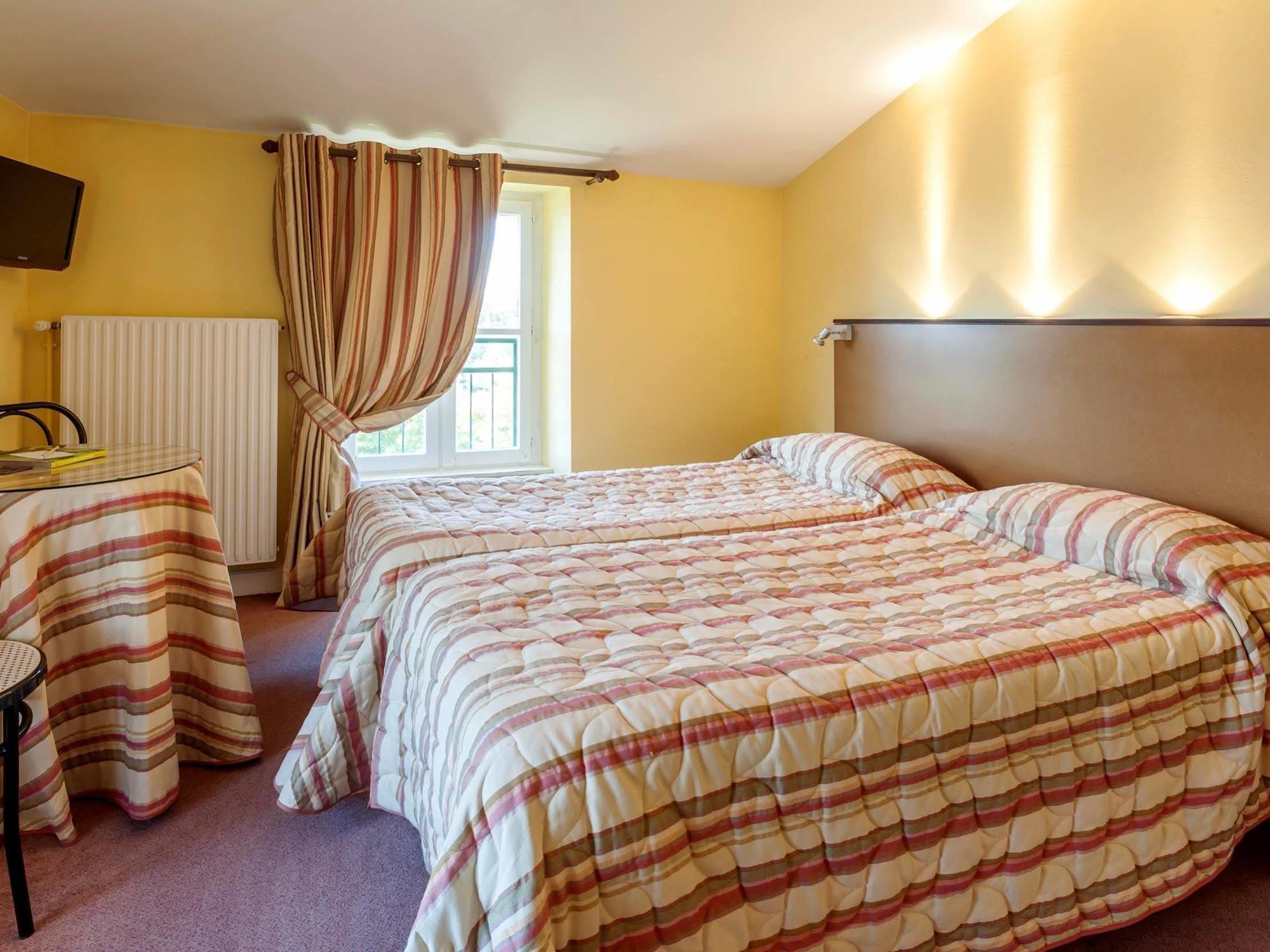 Hotel Restaurant Emile Job Montmerle-sur-Saone Екстериор снимка