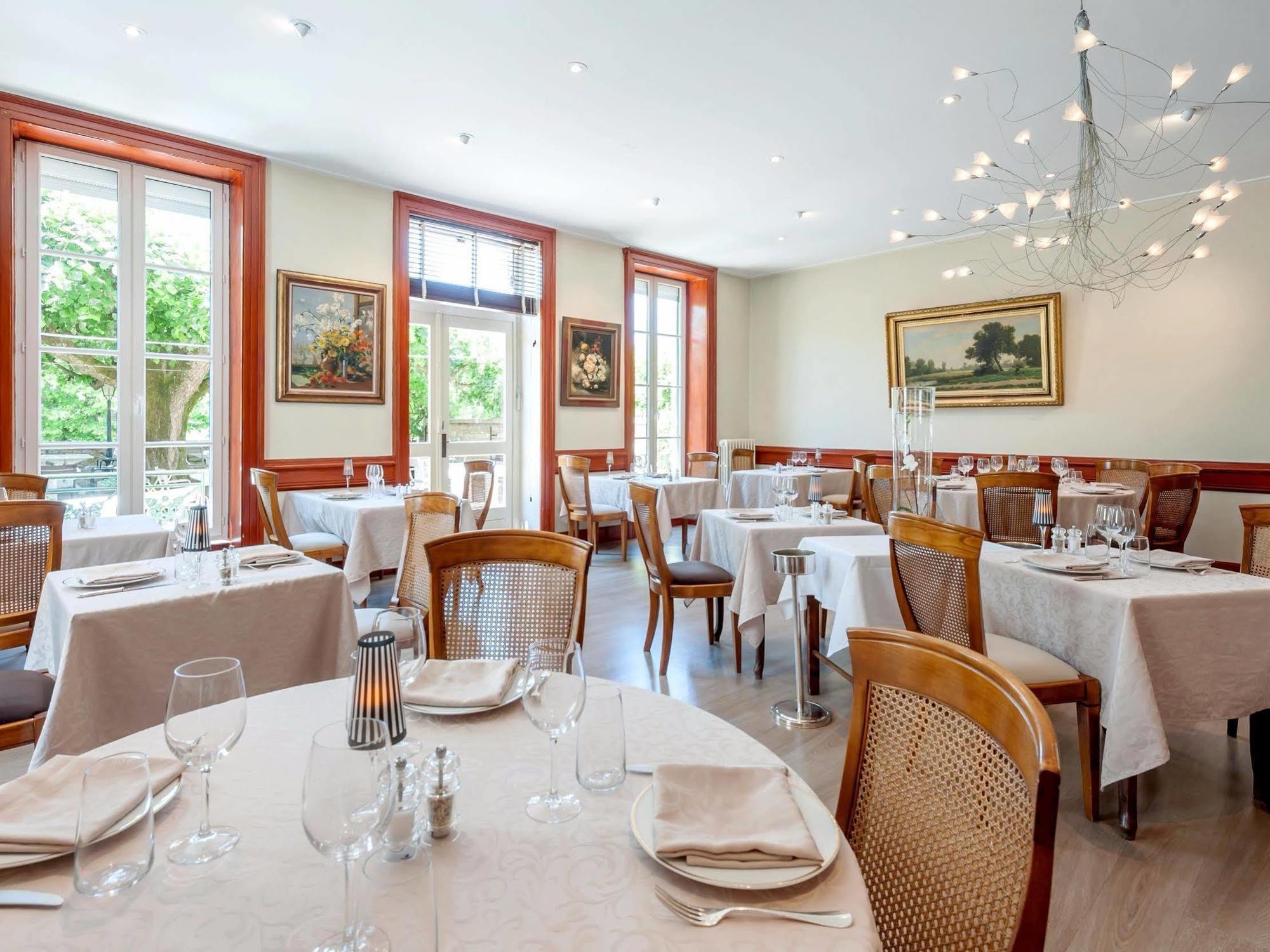 Hotel Restaurant Emile Job Montmerle-sur-Saone Екстериор снимка