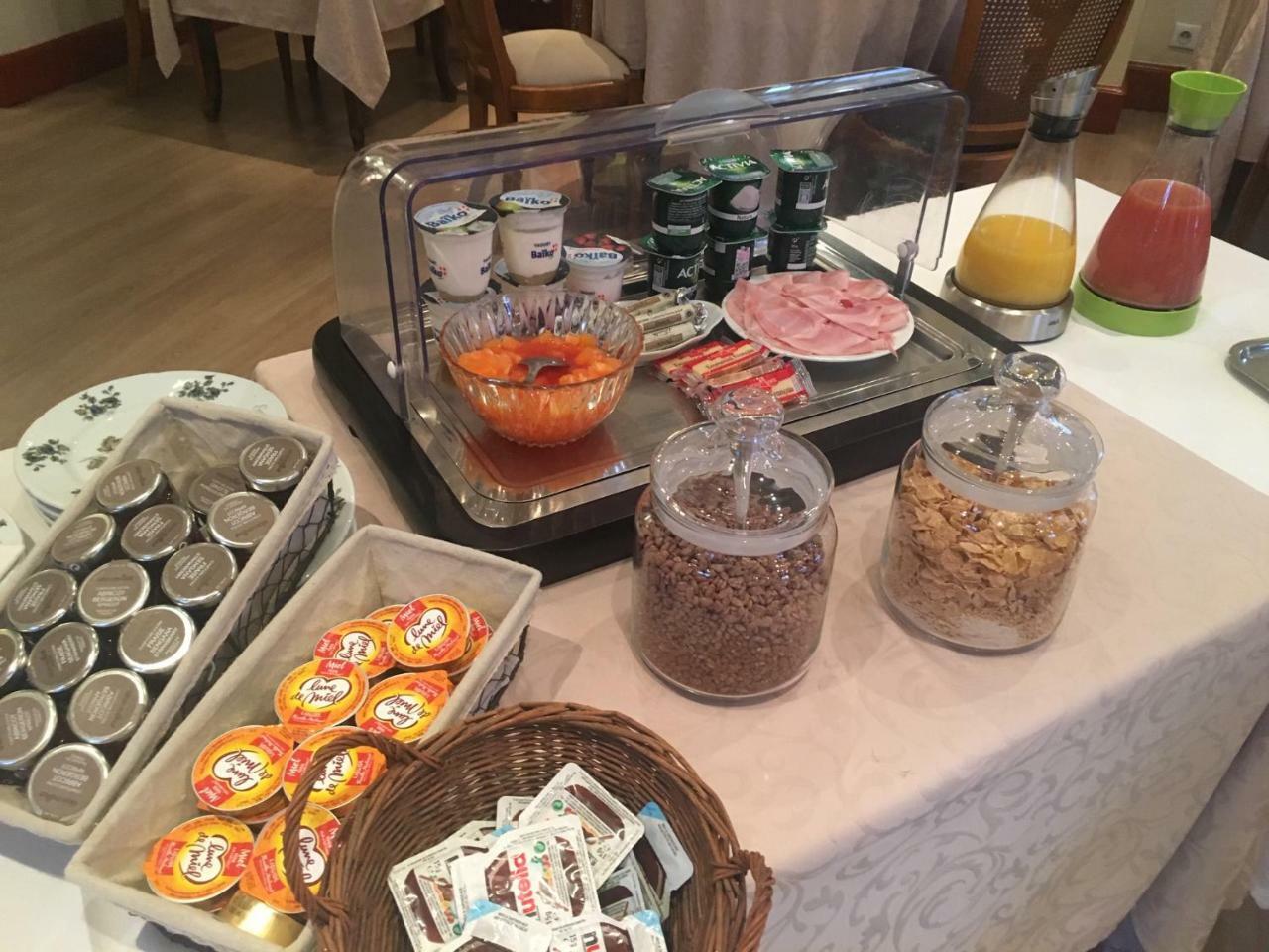 Hotel Restaurant Emile Job Montmerle-sur-Saone Екстериор снимка
